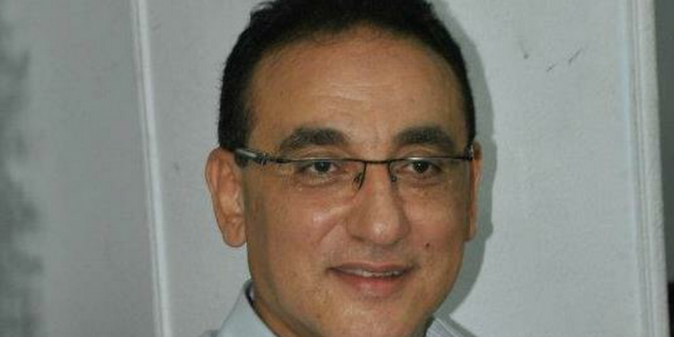 د اسامة محمود أستاذ الباطنة والكلى بطب عين شمس