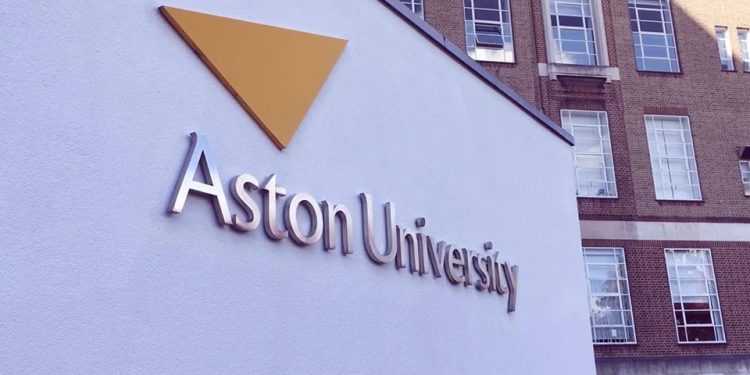 جامعة أستون البريطانية تقدم منحة لطلاب البكالوريوس والماجستير