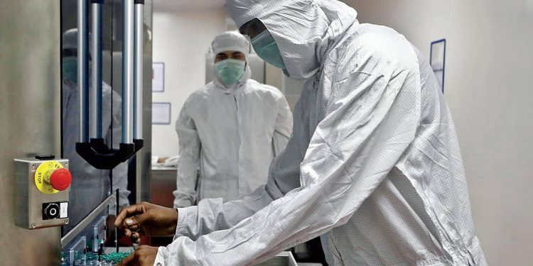 محاولات الهروب من المصير المحتمل.. دول العالم تتأهب للتصدي لسلالة كورونا الهندية