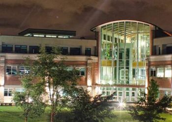 كلية دوجلاس الكندية تقدم منحة لطلاب البكالوريوس