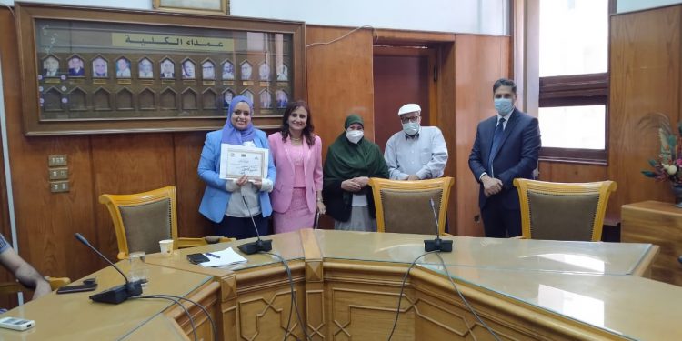 عميدة "ألسن عين شمس" تفتتح فعاليات الأسبوع الثقافى الافتراضى "الترجمة وحوار الثقافات"