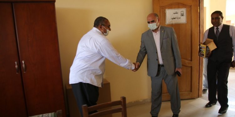 "عزوز" يتفقد سير العملية التعليمية بجامعة الأقصر