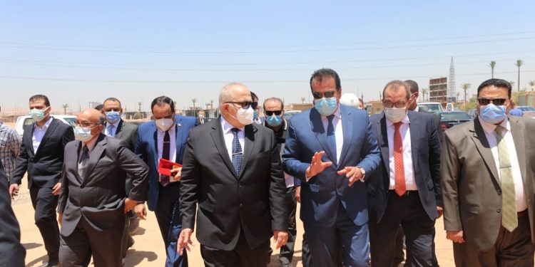 وزير التعليم العالي يتفقد الفرع الدولي لجامعة القاهرة بمدينة السادس من أكتوبر