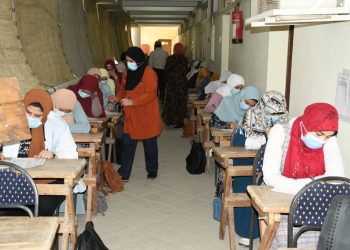 كلية بنات عين شمس تبدأ الامتحانات في إجراءات احترازية مشددة