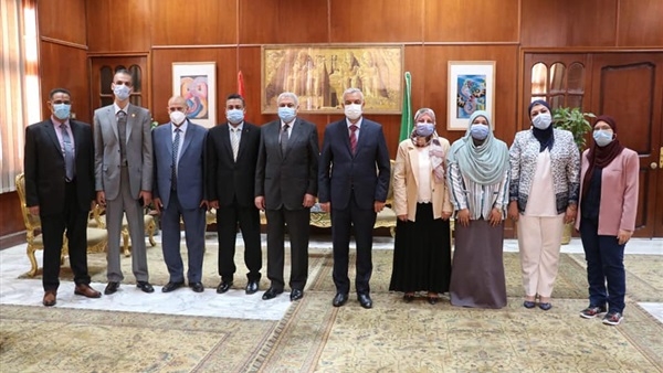 «مبارك» يلتقي مديري العموم الجدد بجامعة المنوفية