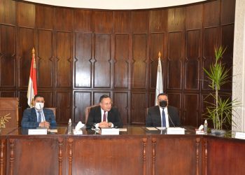 جامعة الإسكندرية تناقش التحول الرقمي مع وفد "الأعلى للجامعات"