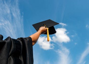 منح الجامعات في 24 ساعة.. فرص دراسية ومسابقات للطلاب والباحثين