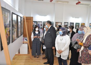رئيس جامعة كفر الشيخ يفتتح معرض الفن التشكيلي لطلاب "التربية النوعية"