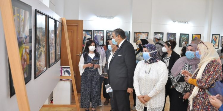 رئيس جامعة كفر الشيخ يفتتح معرض الفن التشكيلي لطلاب "التربية النوعية"