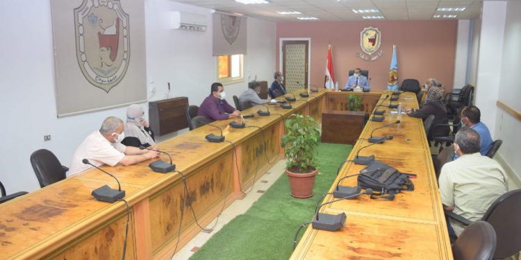 لجنة الأزمات بجامعة سوهاج تستعد لامتحانات الفصل الدراسي الثاني