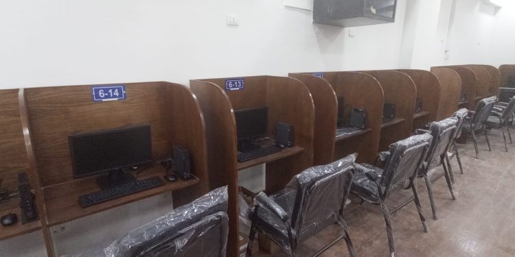 جامعة بنها تكشف تجهيزات مركز الاختبارات الإلكترونية لامتحانات نهاية العام