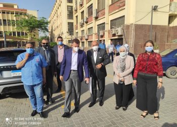 رئيس جامعة عين شمس يتفقد كلية الآداب|صور