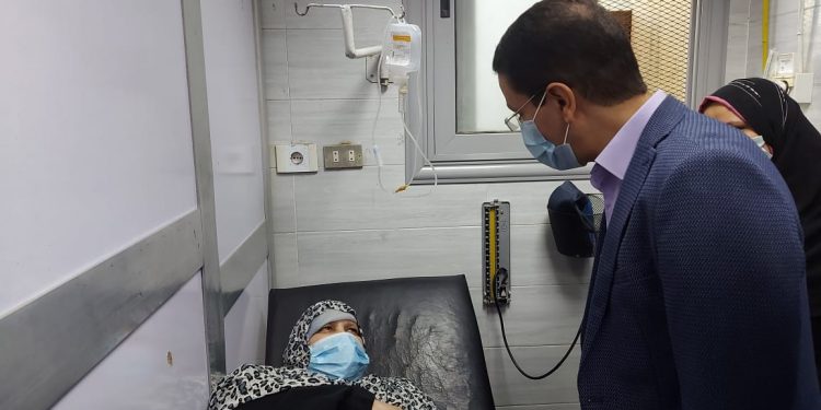 أجرى الدكتور ناصر الجيزاوى ، القائم بأعمال رئيس جامعة بنها، في ثاني أيام عيد الفطر المبارك، جولة تفقدية داخل المستشفيات الجامعية، اطمأن خلالها على سير العمل والخدمة الصحية المقدمة للمرضى وتقديم التهنئة لهم احتفالا بالعيد.