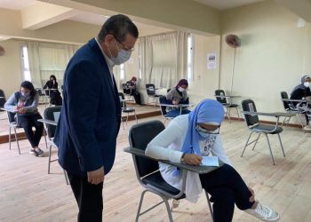 "النجار" يتفقد امتحانات "الميدتيرم" بجامعة مطروح