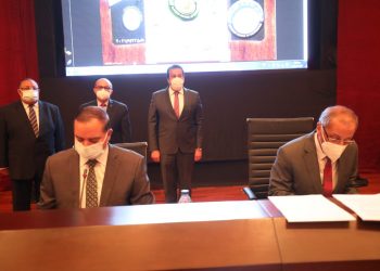 جامعة سوهاج توقع اتفاقا مع وكالة الفضاء المصرية لتوفير قمر صناعي تعليمي