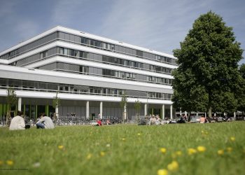 جامعة بيليفيلد الألمانية تقدم منحة لطلاب البكالوريوس