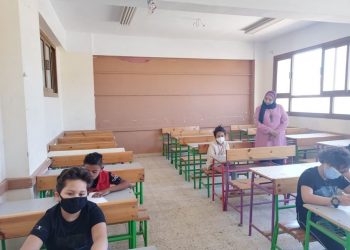 الجيار يتابع اليوم الأول للامتحانات التكميلية لطلاب النقل بتعليم الجيزة