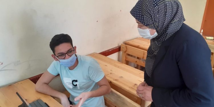 للمعلم والطلاب منع استخدام الهاتف نهائيًّا داخل الفصول.. أعرف التفاصيل