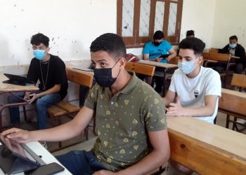 ورقي أم إلكتروني.. التعليم تعلن الشكل النهائي لامتحان منتصف العام لطلاب الأول والثاني الثانوي