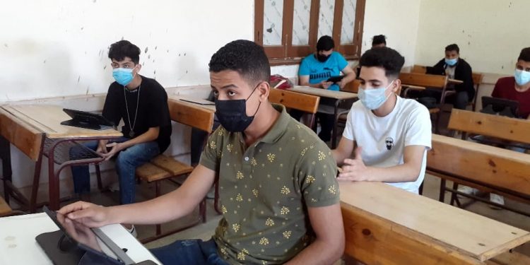 ورقي أم إلكتروني.. التعليم تعلن الشكل النهائي لامتحان منتصف العام لطلاب الأول والثاني الثانوي