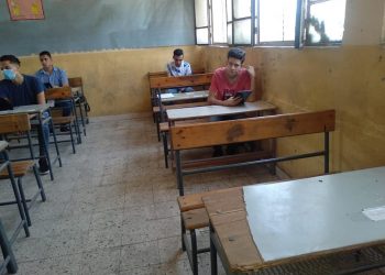 أمهات مصر: شكاوى من ضيق الوقت وصعوبة الأسئلة وعدم تعريب الجيولوجيا بتجريبي الثانوية 