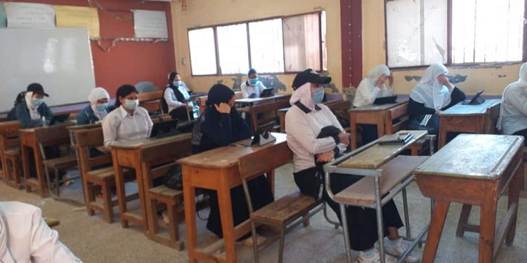 طلاب الثانوية العامة ينهون الامتحان التجريبي الثاني