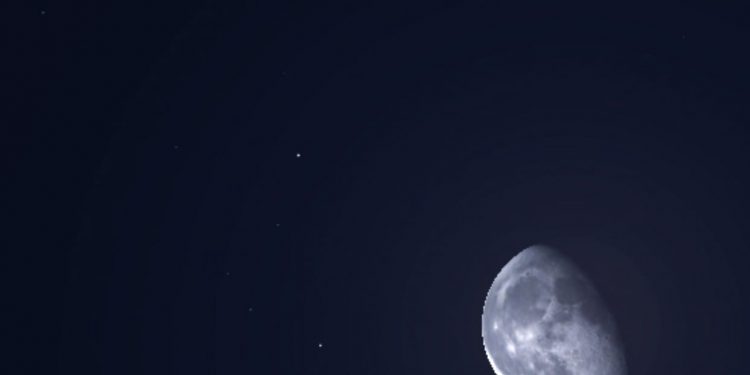 اليوم.. القمر الأحدب يقترن بكوكب زحل