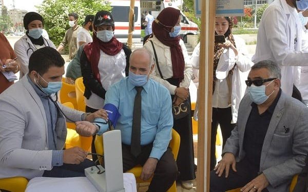 رئيس جامعة الفيوم يطلق مبادرة «صحتك أمانة»