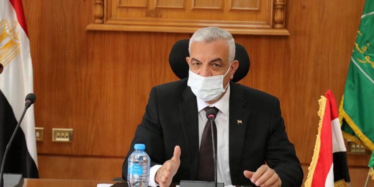 رئيس جامعة المنوفية يتابع أعمال المشروعات المسندة إلى المقاولين العرب