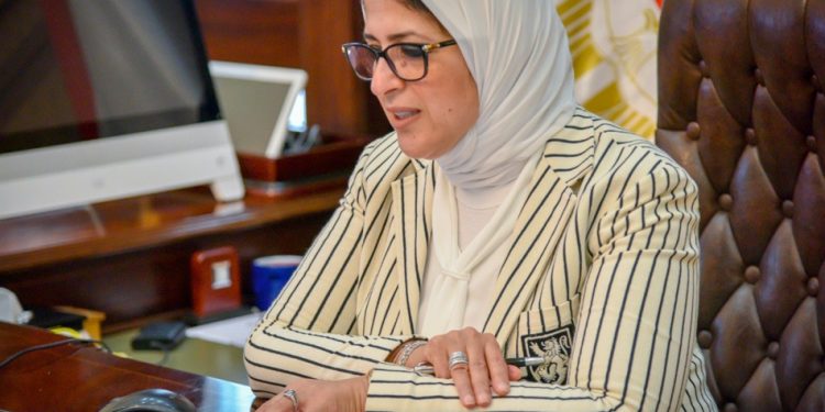 أول مليوني جرعة من لقاح كورونا نهاية مايو وتوقعات بزيادة الإصابات في العيد.. تفاصيل مؤتمر وزيرة الصحة