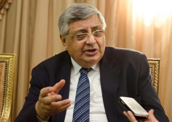 عوض تاج الدين: تخطينا ذروة الموجة الثالثة من كورونا ونخطط لنكون مركزا إقليميا لصناعة اللقاحات