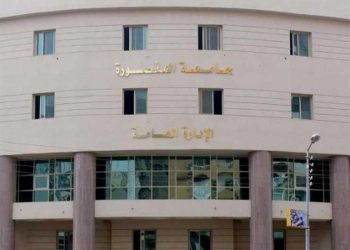 حقوق المنصورة تقرر استئناف الدراسة “أون لاين” لأسبوع