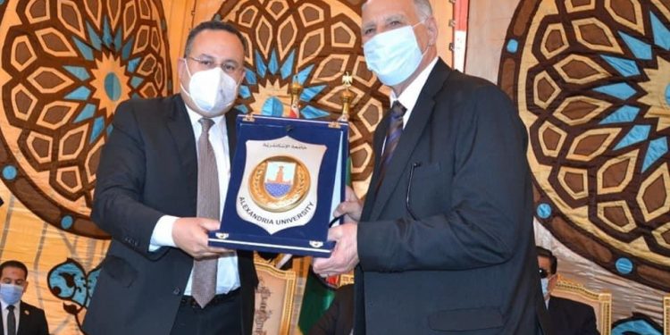 رئيس جامعة الإسكندرية يشهد افتتاح مقر هيئة قضايا الدولة