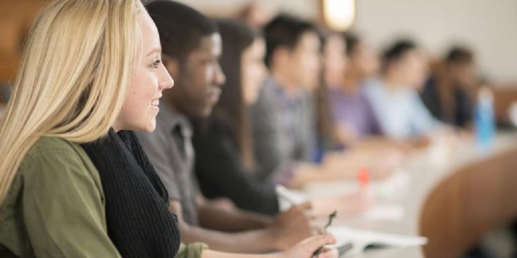 خطة التعليم العالي لتطوير أقسام اللغة الفرنسية بالجامعات