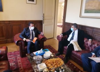 وزير التعليم العالي يزور معهد كوري لعلاج الأورام في فرنسا