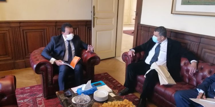 وزير التعليم العالي يزور معهد كوري لعلاج الأورام في فرنسا