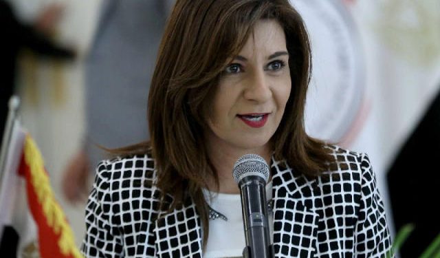 وزيرة الهجرة تتدخل لإنهاء أزمة فتاة مصرية عالقة بمطار الدوحة قبل عوتها لمصر