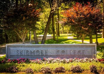 كلية سكيدمور الأمريكية تقدم منحة دراسية لطلاب البكالوريوس