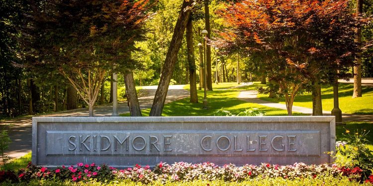كلية سكيدمور الأمريكية تقدم منحة دراسية لطلاب البكالوريوس