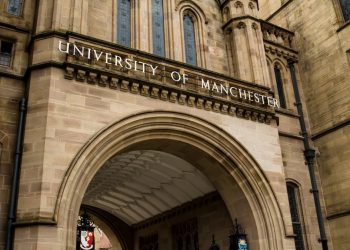 جامعة مانشستر البريطانية تقدم منحة لطلاب البكالوريوس والماجستير