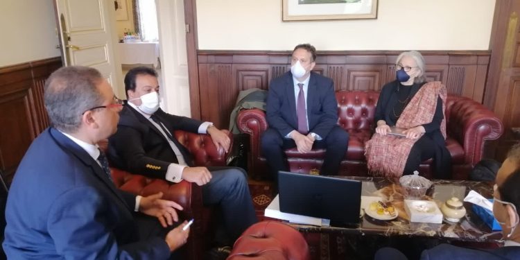 عبدالغفار يلتقي وفد جامعة جان مولان ليون 3 لبحث توقيع اتفاقية مع جامعة العلمين