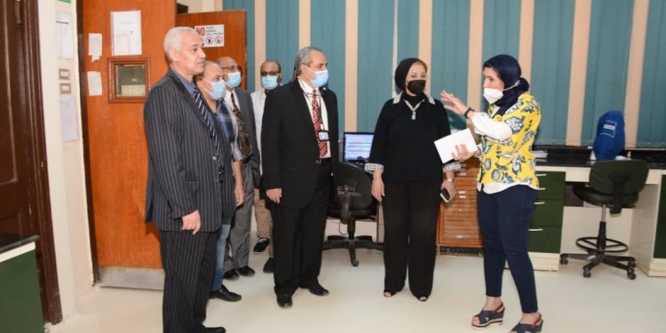 تفاصيل اجتماع لجنة المختبرات والأجهزة العلمية بجامعة أسيوط