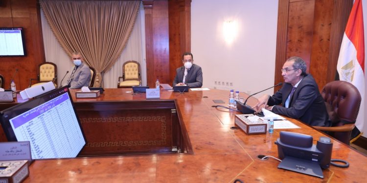 وزيرا التعليم العالي والاتصالات يتابعان تنفيذ المشروعات المشتركة بين الوزارتين
