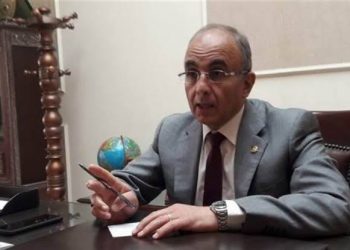 رئيس جامعة الزقازيق بكشف تطورات المصابين السبعة بالفطر الاسود