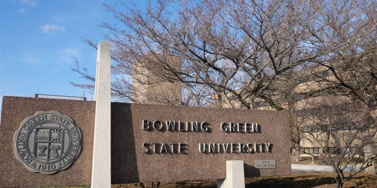 جامعة بولينغ جرين الأمريكة تقدم منحة لطلاب البكالوريوس والدراسات العليا