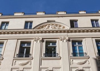 الجامعة الأمريكية في باريس تقدم منحة لطلاب البكالوريوس