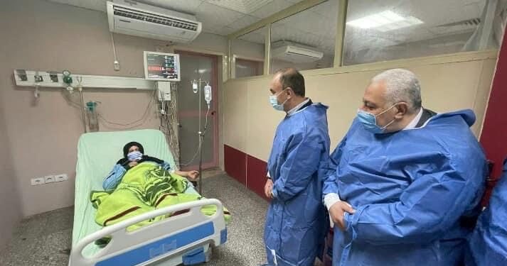 رئيس جامعة الزقازيق يطمئن علي استقرار الحالة الصحية لمريض زراعة الكلي