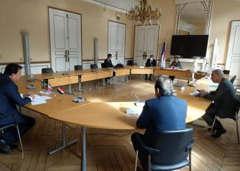 وزير التعليم العالي يلتقي نظيره الفرنسي لبحث سبل التعاون العلمي والثقافي