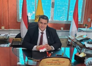 تفاصيل تخريب طلاب مدرسة ثانوى سيارة معلمة في العريش