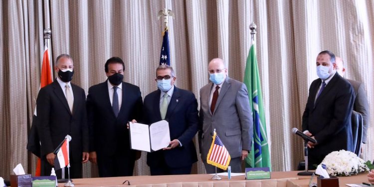 وزير التعليم العالي يشهد مراسم توقيع اتفاقية تعاون بين جامعتي الجلالة وأريزونا ستيت الأمريكية